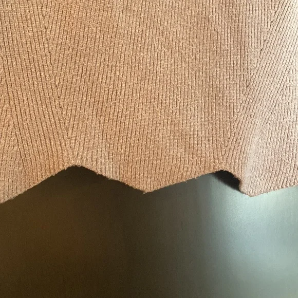 Lavender scallop trim Cyrus sweater medium - Picture 3 of 5